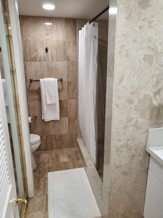 21St Floor Renovated Studio With 2 Queen Beds Χονολουλού Διαμέρισμα